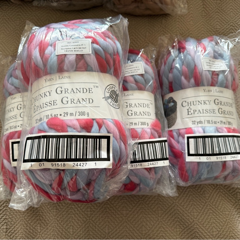 Loops & Threads Chunky Grande Yarn in Red/Lavender - 4 Skeins